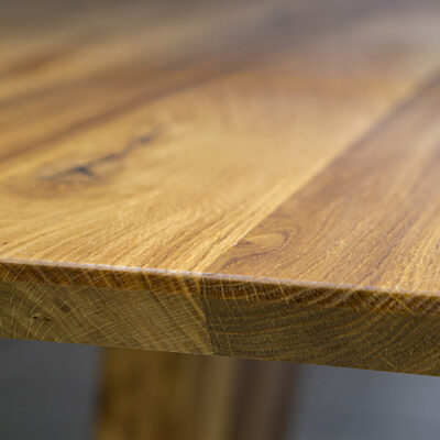 nowoczesny stół z litego drewna i stali | Artistry&Passion | a8p.pl