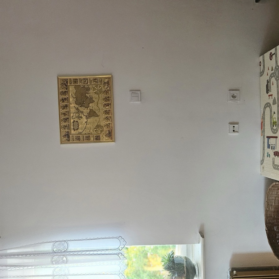 Pokój dziecięcy przed montażem desek na ścianę — zdjęcie klienta