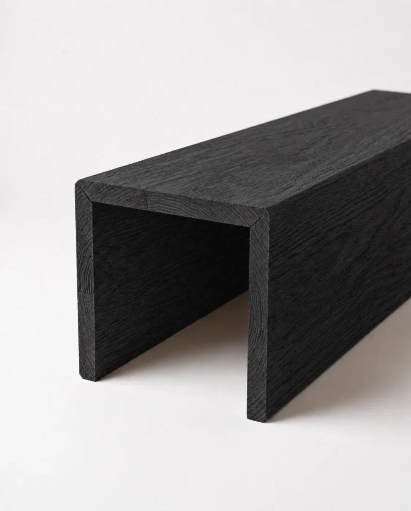 Belka sufitowa drewniana korytko Black Oak z litego dębu, szczotkowane, naroża gerowane, producent A8P